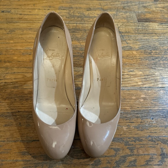 Christian Louboutin Nude Pumps. - Picture 5 of 8